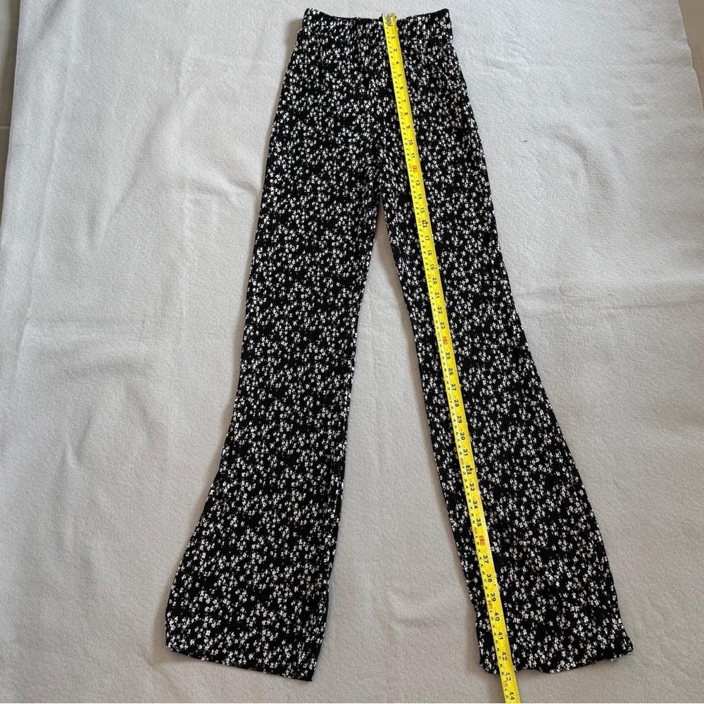 Pull&Bear Monochrome Floral Lightweight Trousers With Elastic Waist | Size S - Picture 5 of 7